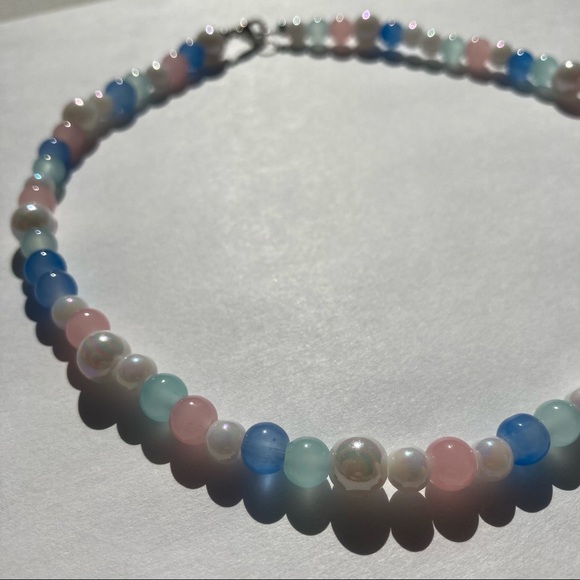 ♡ Handmade pink, blue & white necklace made w/ glass beads and elastic string :) - Picture 2 of 2